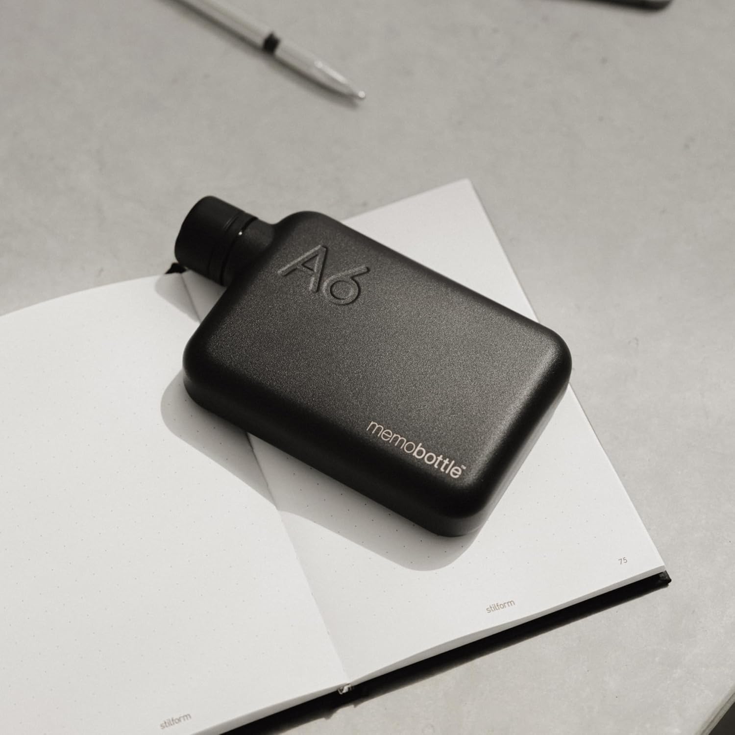 memobottle A6 Elegant BLACK | 16 oz / 500 ml | Stainless Steel Water Bottle for Modern, Gym & Travel Adventures