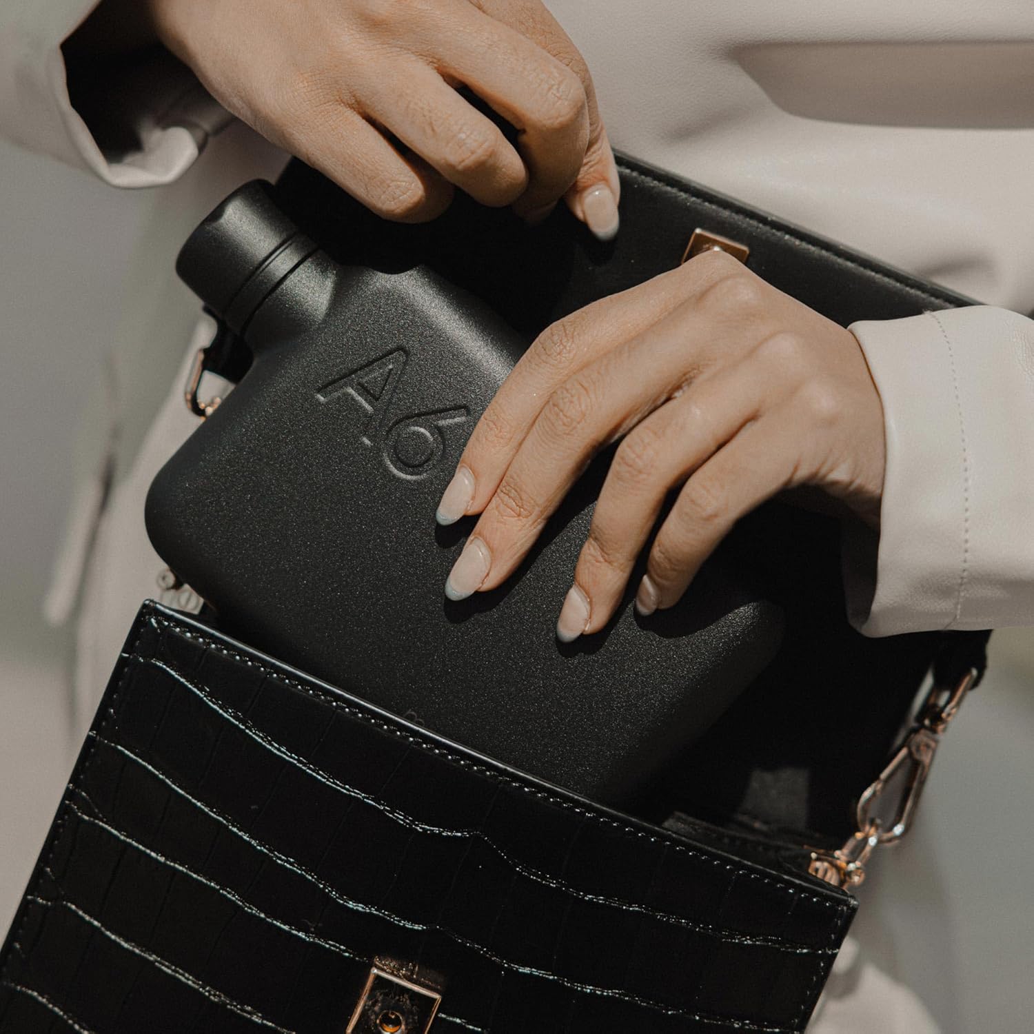 memobottle A6 Elegant BLACK | 16 oz / 500 ml | Stainless Steel Water Bottle for Modern, Gym & Travel Adventures